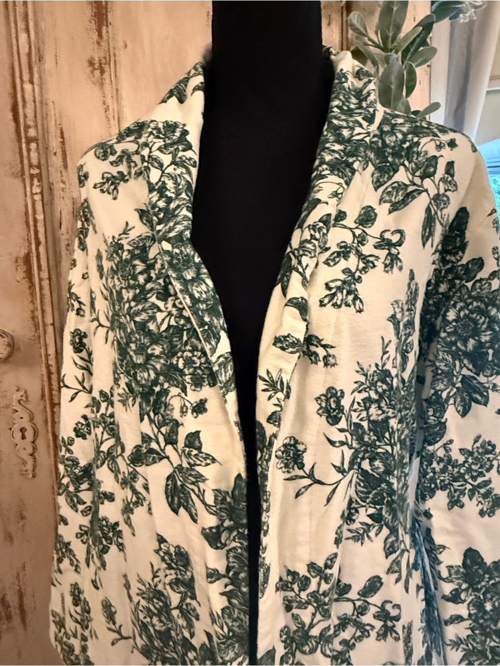 Garnet Hill organic cotton cottagecore flannel robe. XS - Picture 5 of 9